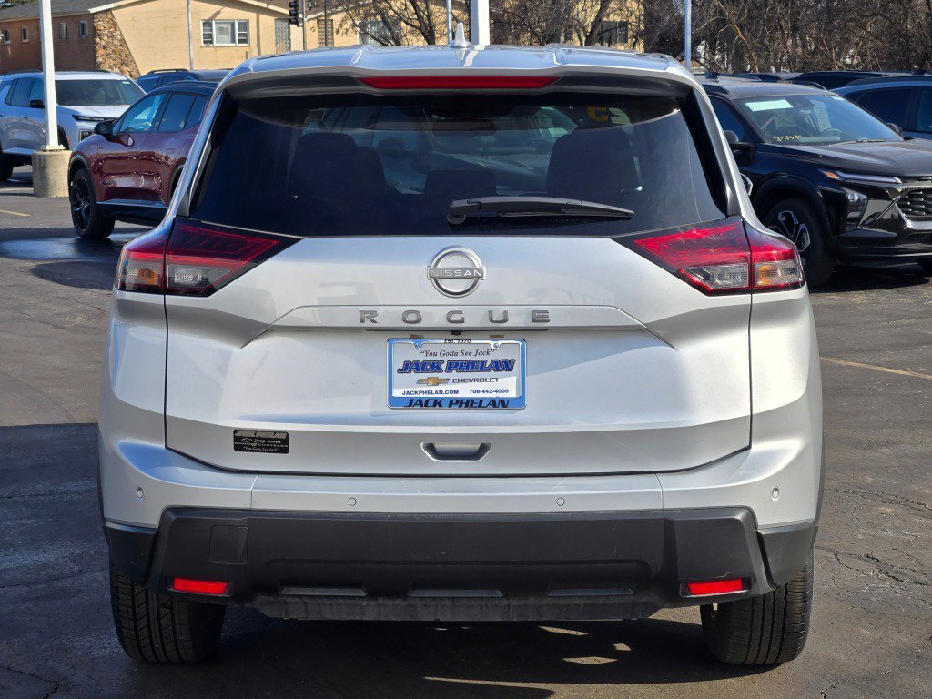 2025 Nissan Rogue SV - Photo 11