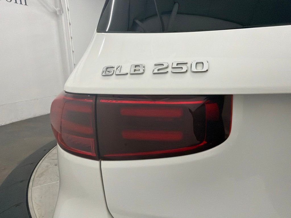 New 2026 Polar White Mercedes-Benz GLB 250 image 11