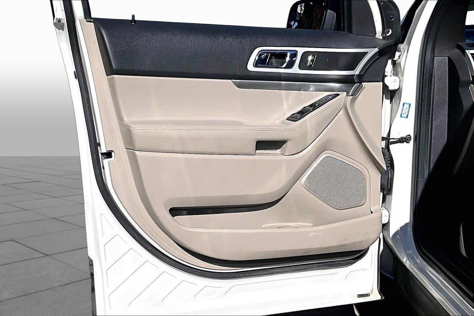 Used 2012 White Suede Ford XLT image 20