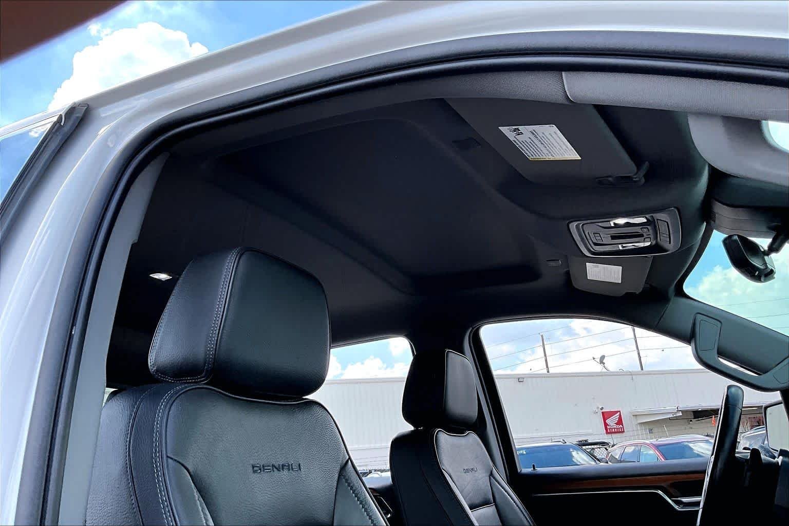 Used 2023 White Frost Tricoat GMC Denali image 14
