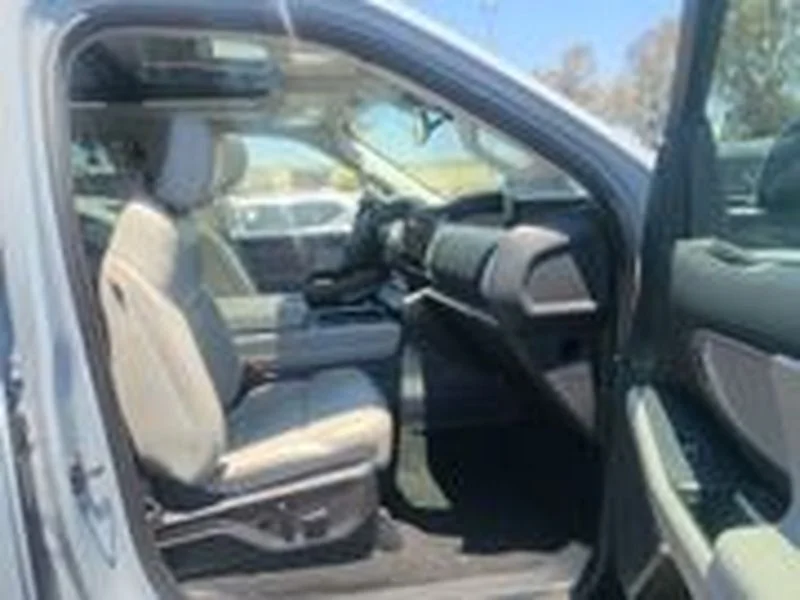 Used 2025 Glacier Gray Metallic TriCoat Ford Active image 6