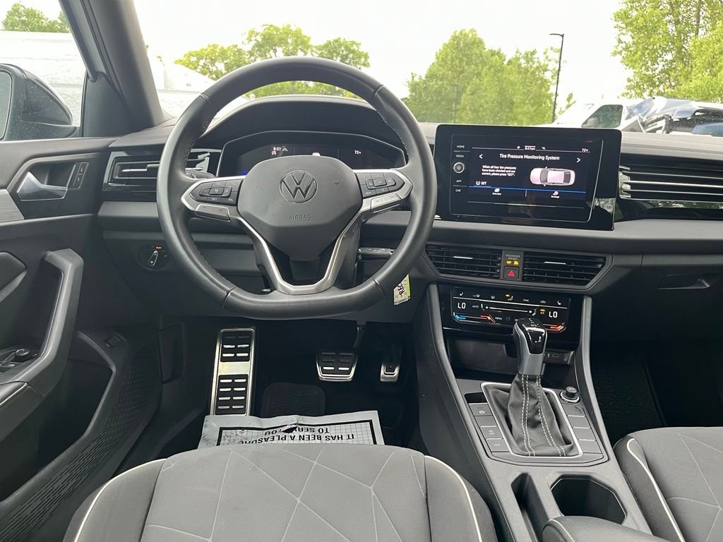 Used 2025 White Volkswagen 1.5T Sport image 20