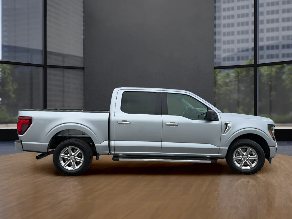 Used 2025 Silver Ford XLT image 16