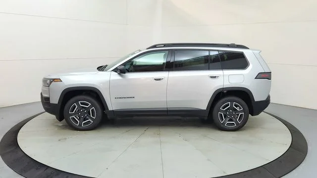 New 2026 Silver Zynith Clear-Coat Exterior Paint Jeep Laredo image 6