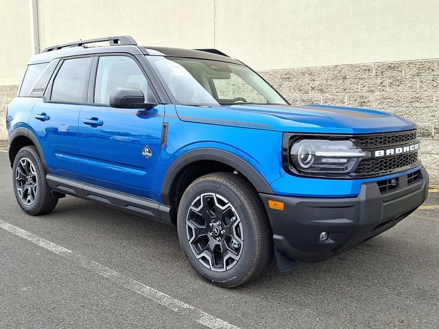 Used 2025 Blue Ford Outer Banks image 2