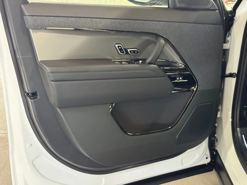 New 2026 Fuji White Land Rover SE image 12