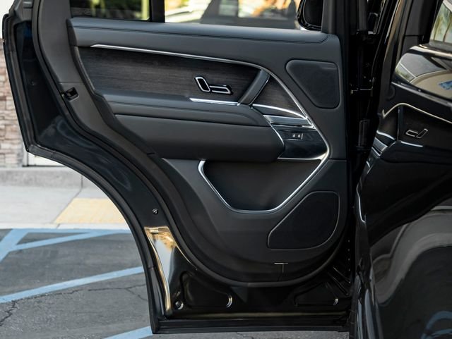 New 2026 Santorini Black Land Rover SE image 22