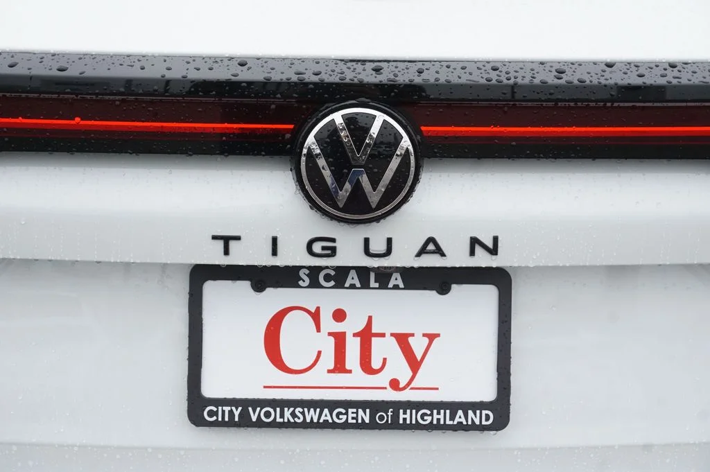 New 2026 White/off-white Volkswagen 2.0T SE R-Line Black image 33