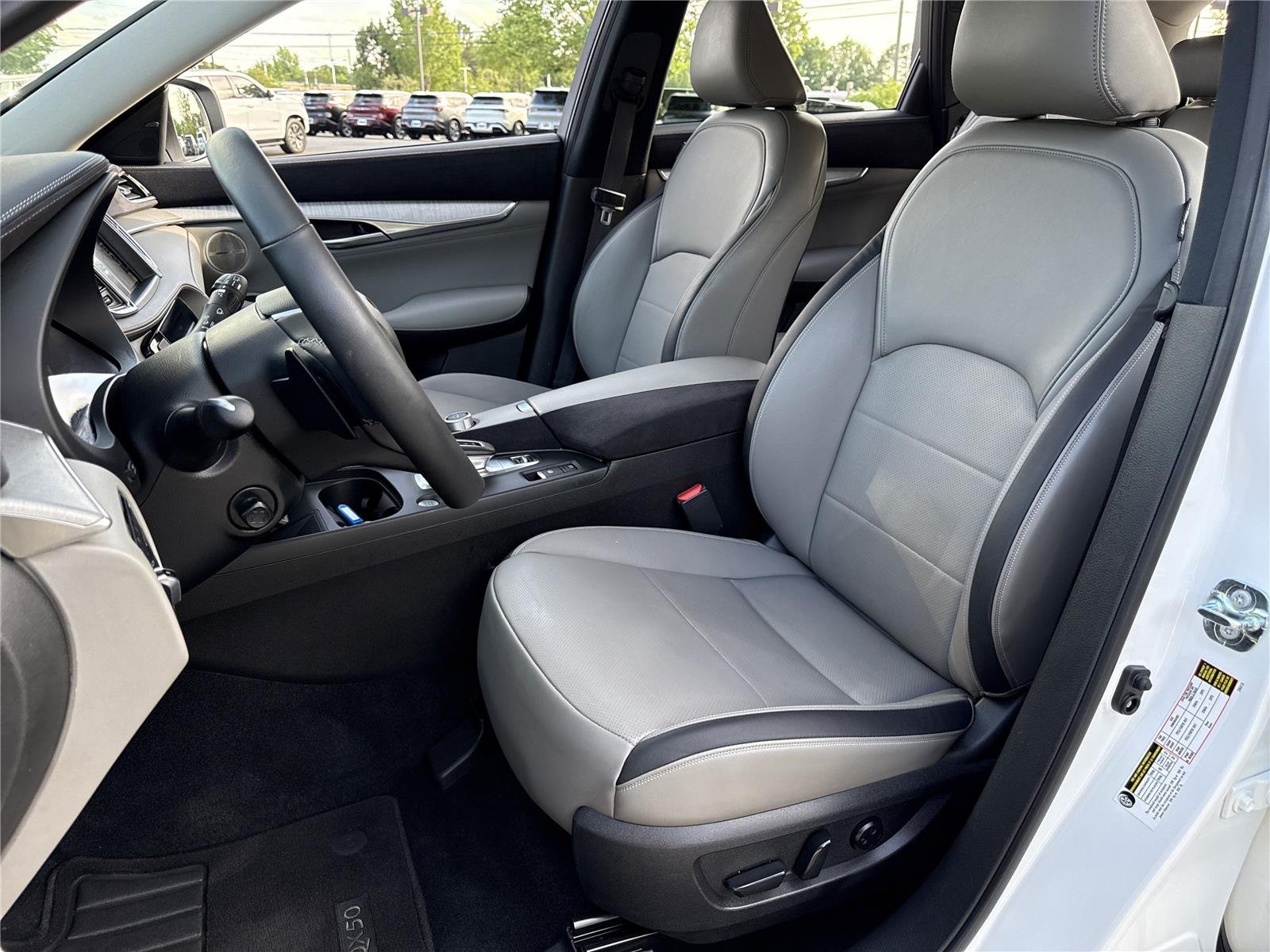 Used 2023 Radiant White INFINITI SENSORY image 17
