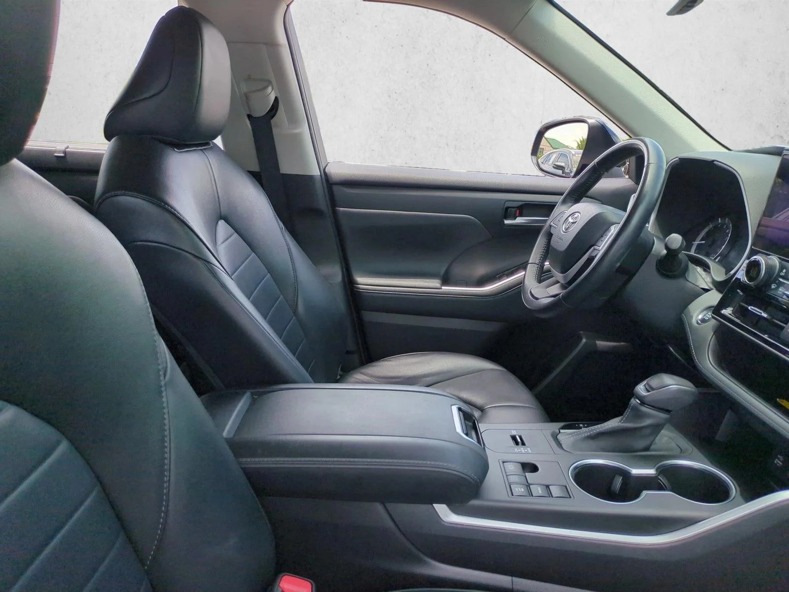 Used 2023 Midnight Black Metallic Toyota XLE image 21