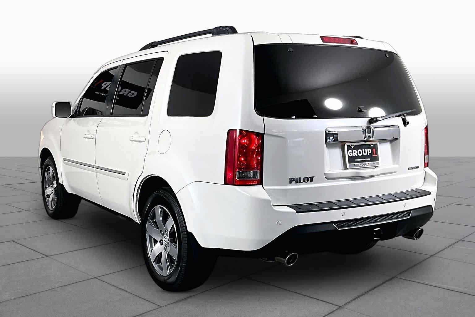 Used 2014 White Diamond Pearl Honda Touring image 12