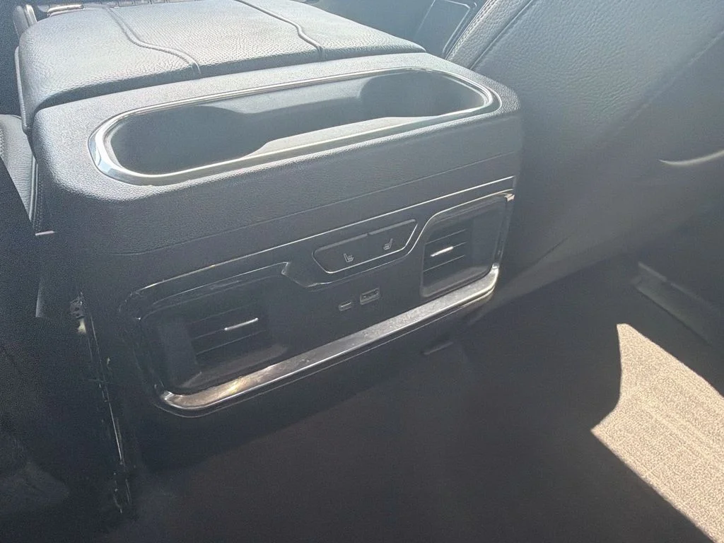 Used 2023 White GMC Denali image 28