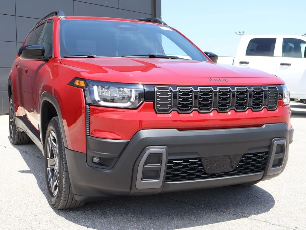 New 2026 Red Hot Pearl-Coat Exterior Paint Jeep Laredo image 6
