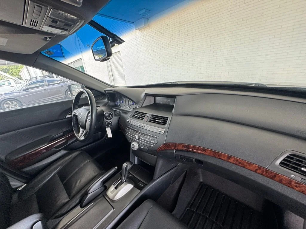 Used 2010 Polished Metal Metallic Honda EX-L image 17