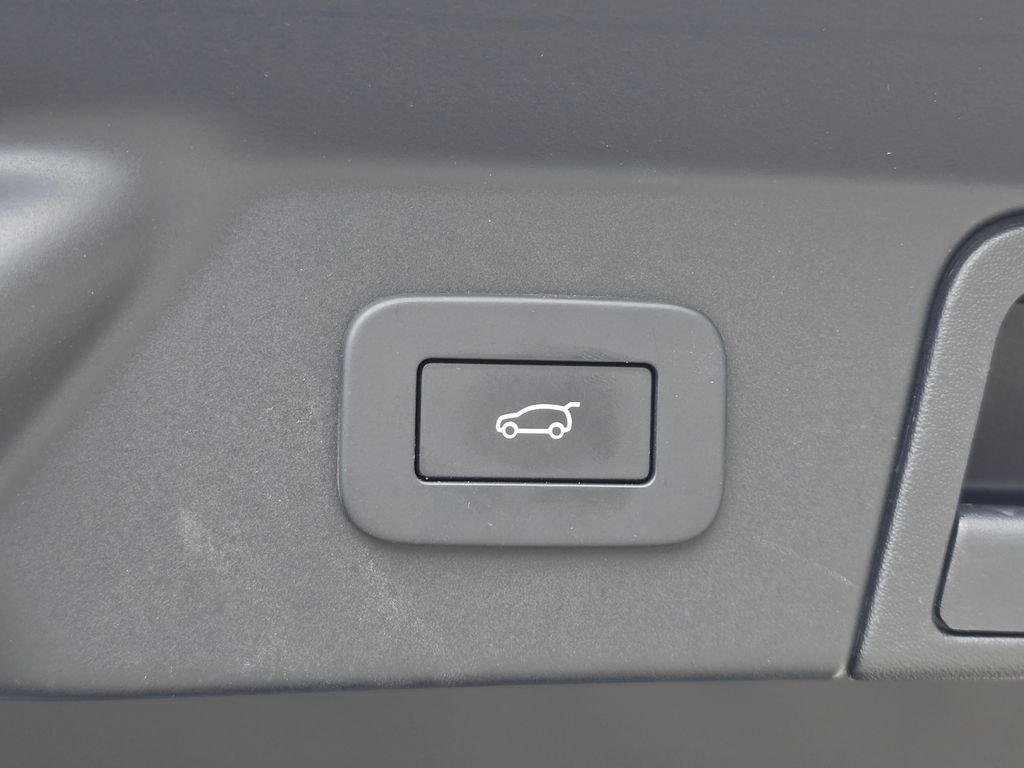 Certified Used 2025 Gray Land Rover Dynamic SE image 13