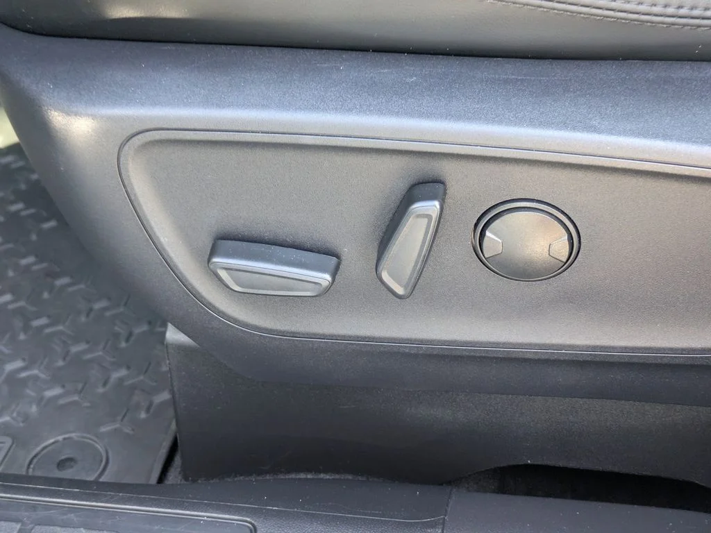 Used 2025 Azure Gray Metallic Ford Outer Banks image 15