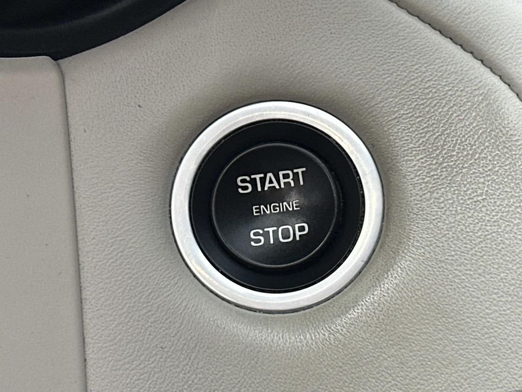 Used 2018  Land Rover HSE R-Dynamic image 30