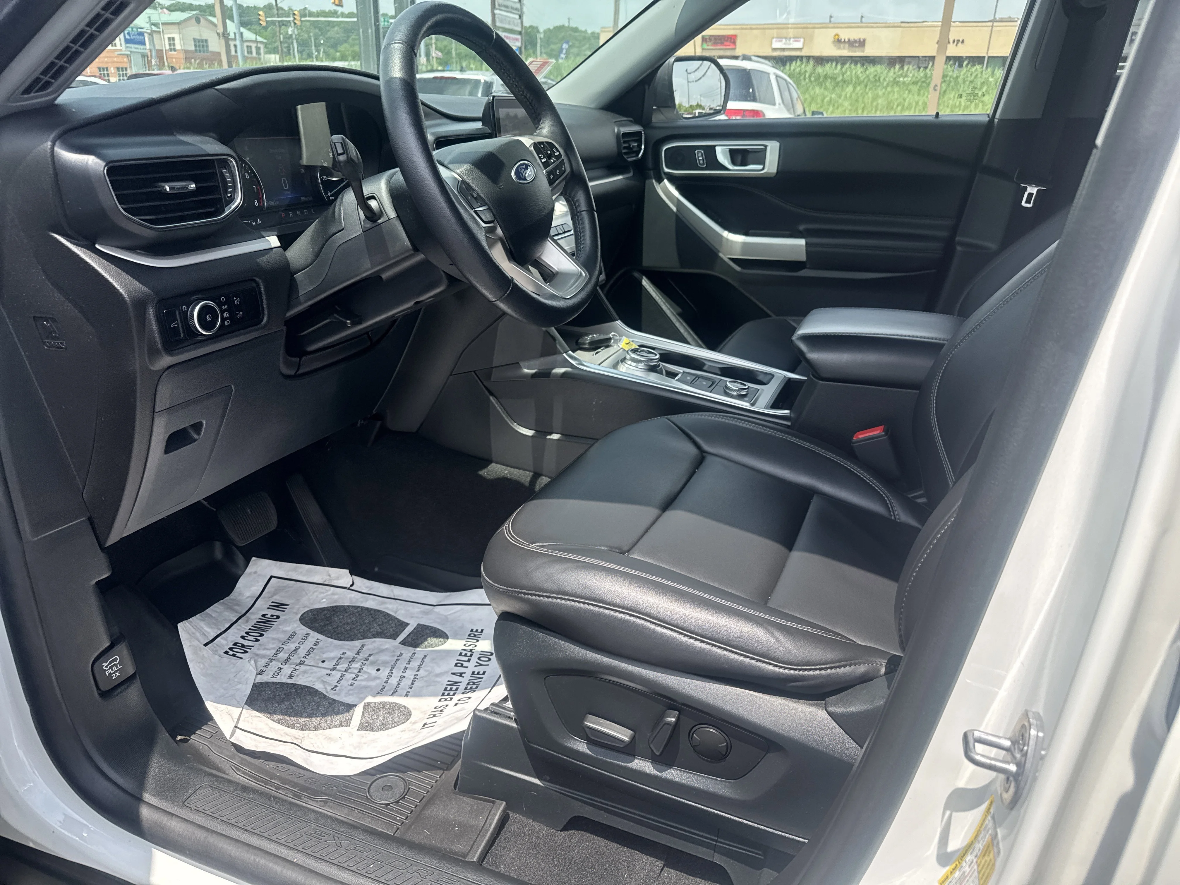 Used 2023 Star White Metallic Tri-Coat Ford XLT image 12
