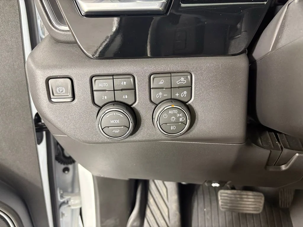 New 2026 Summit White Chevrolet LT Trail Boss image 31