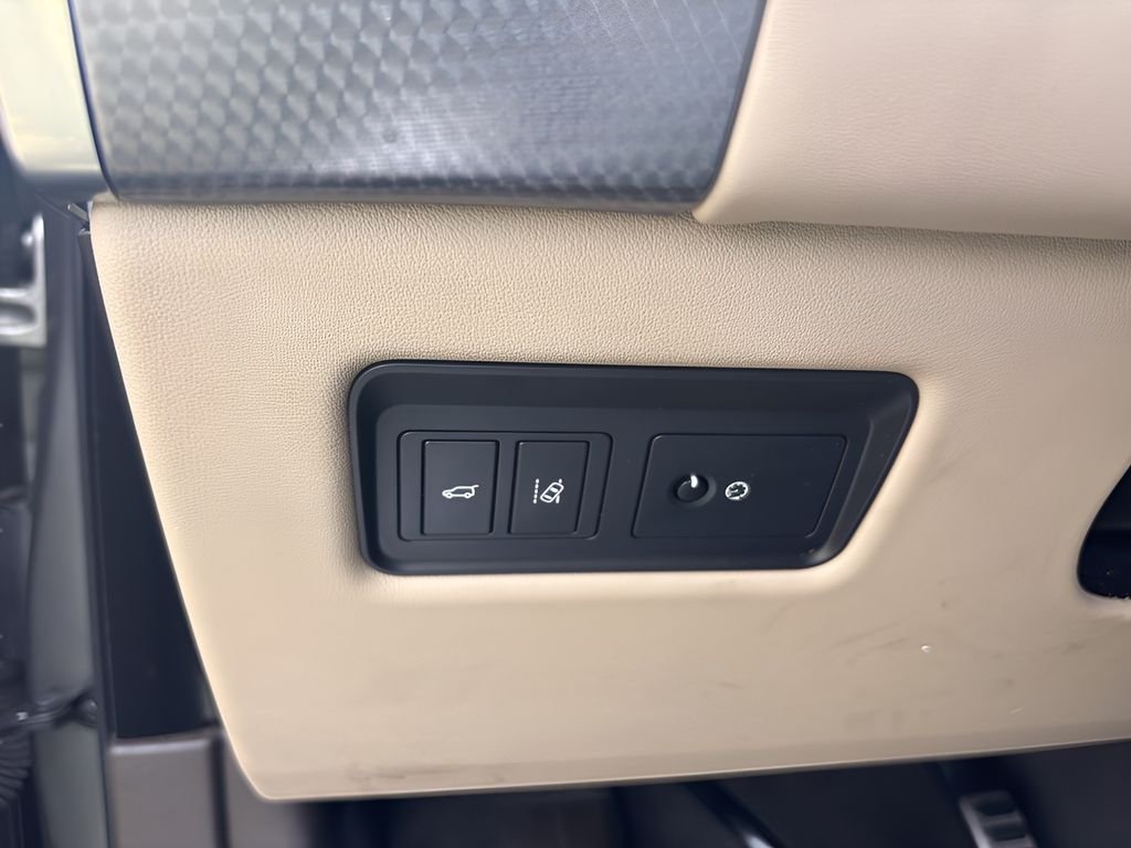 Used 2017 Silicon Silver Metallic Land Rover Autobiography image 24