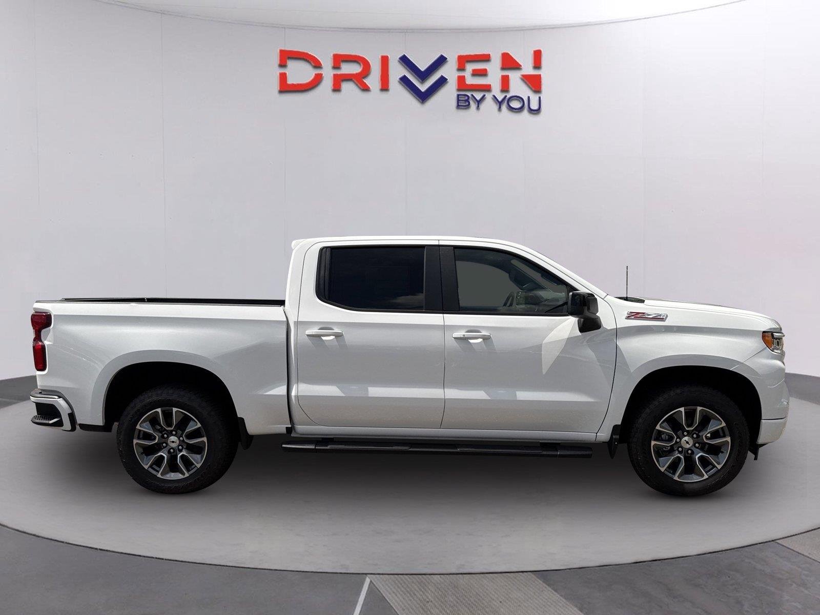 New 2026 Summit White Chevrolet RST image 3