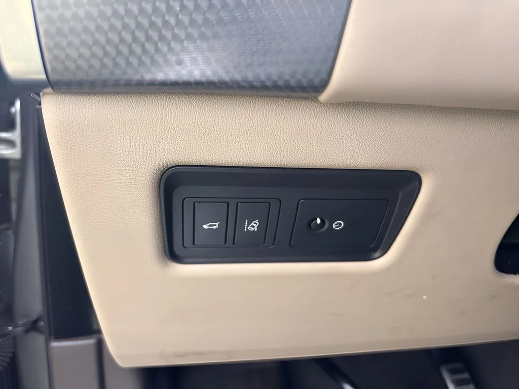 Used 2017 Silicon Silver Metallic Land Rover Autobiography image 24