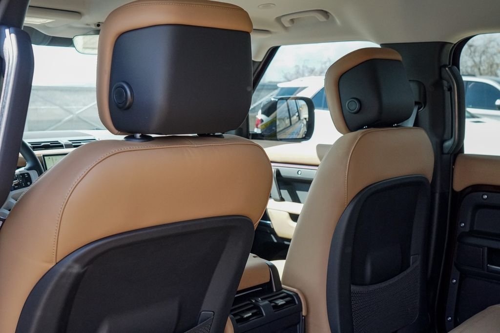 New 2026 Sedona Red Metallic Land Rover S image 26