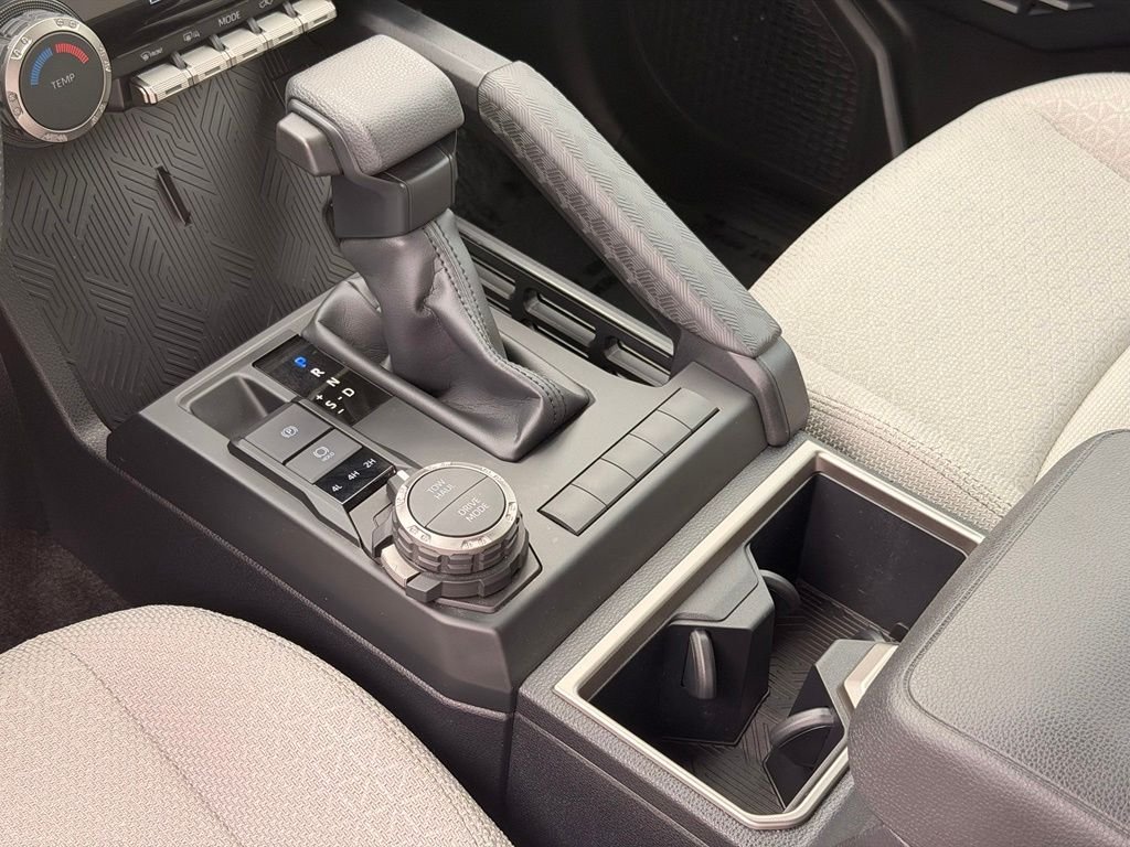 Used 2025  Toyota SR5 image 21