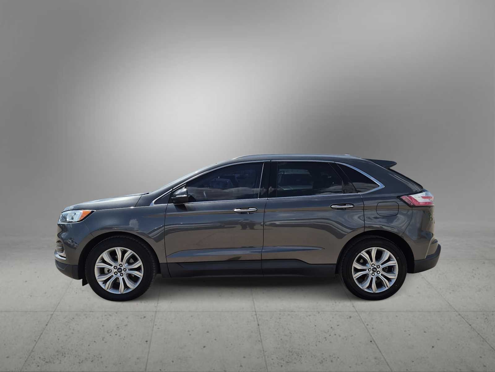 Used 2019 Magnetic Metallic Ford Titanium image 5