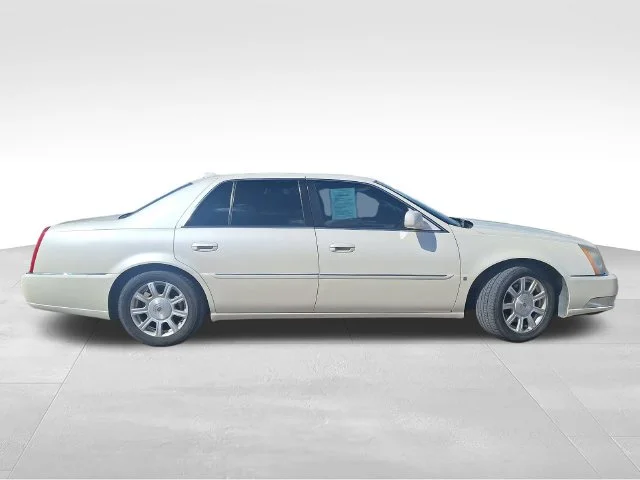 Used 2009 White Cadillac Base image 8
