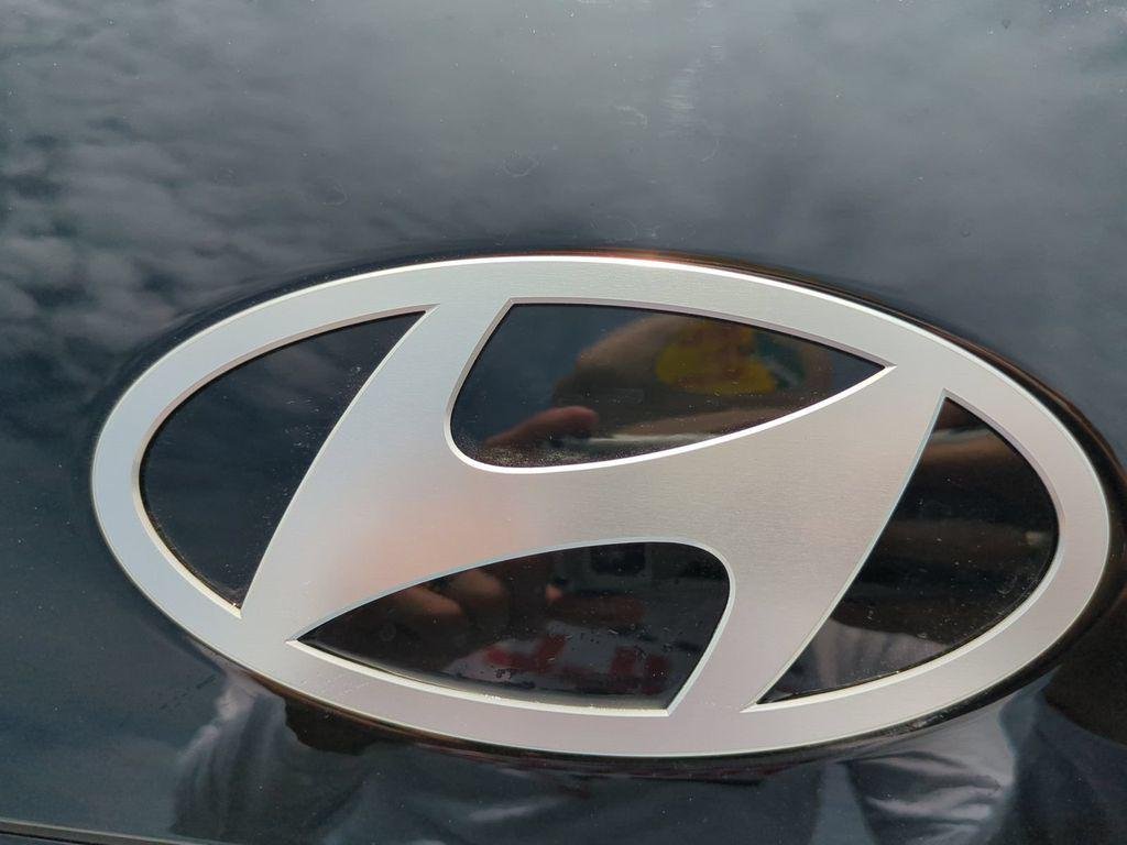 New 2027 Black Hyundai SEL Sport FWD image 10