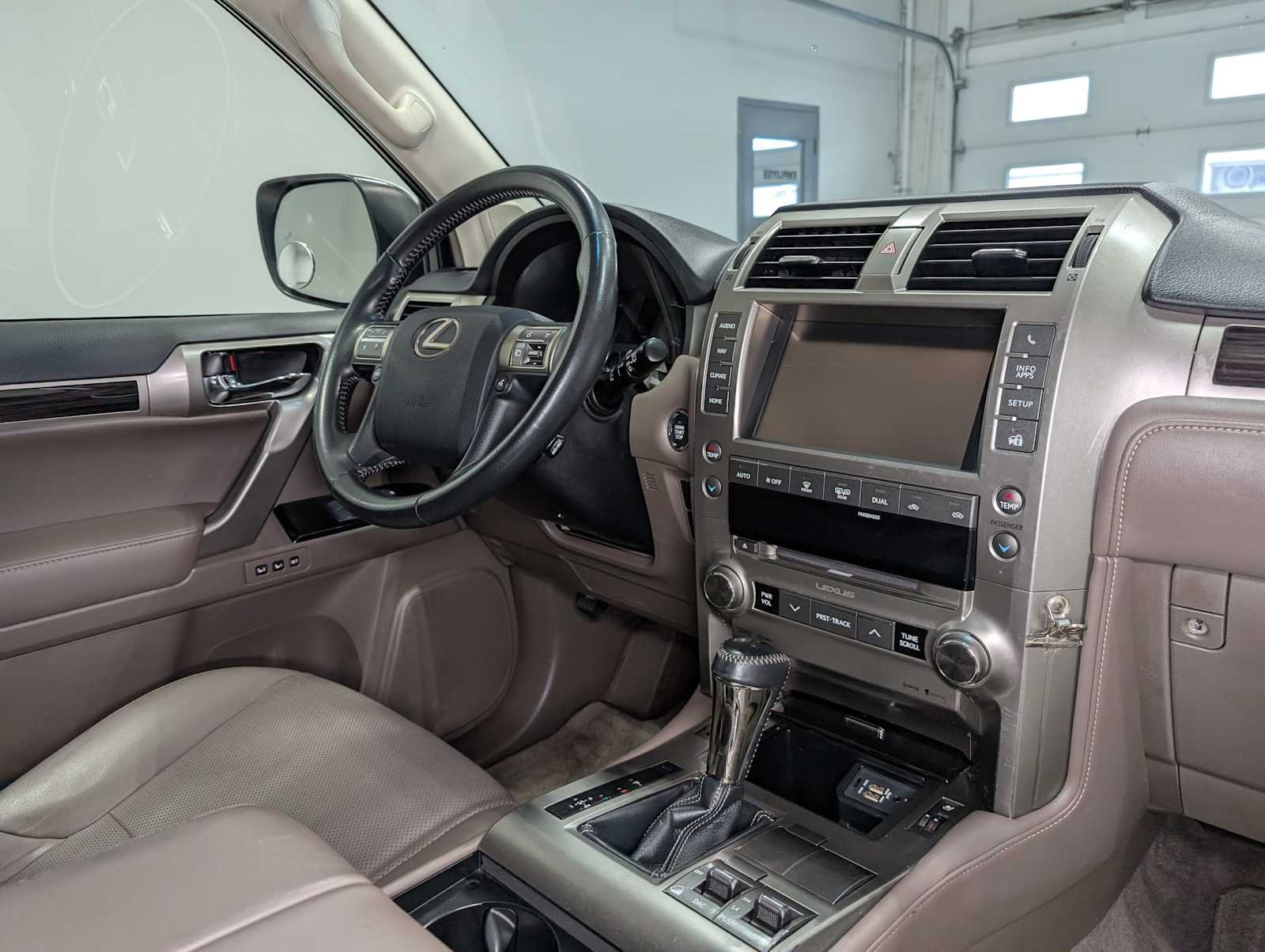 Used 2018 Starfire Pearl Lexus  image 46