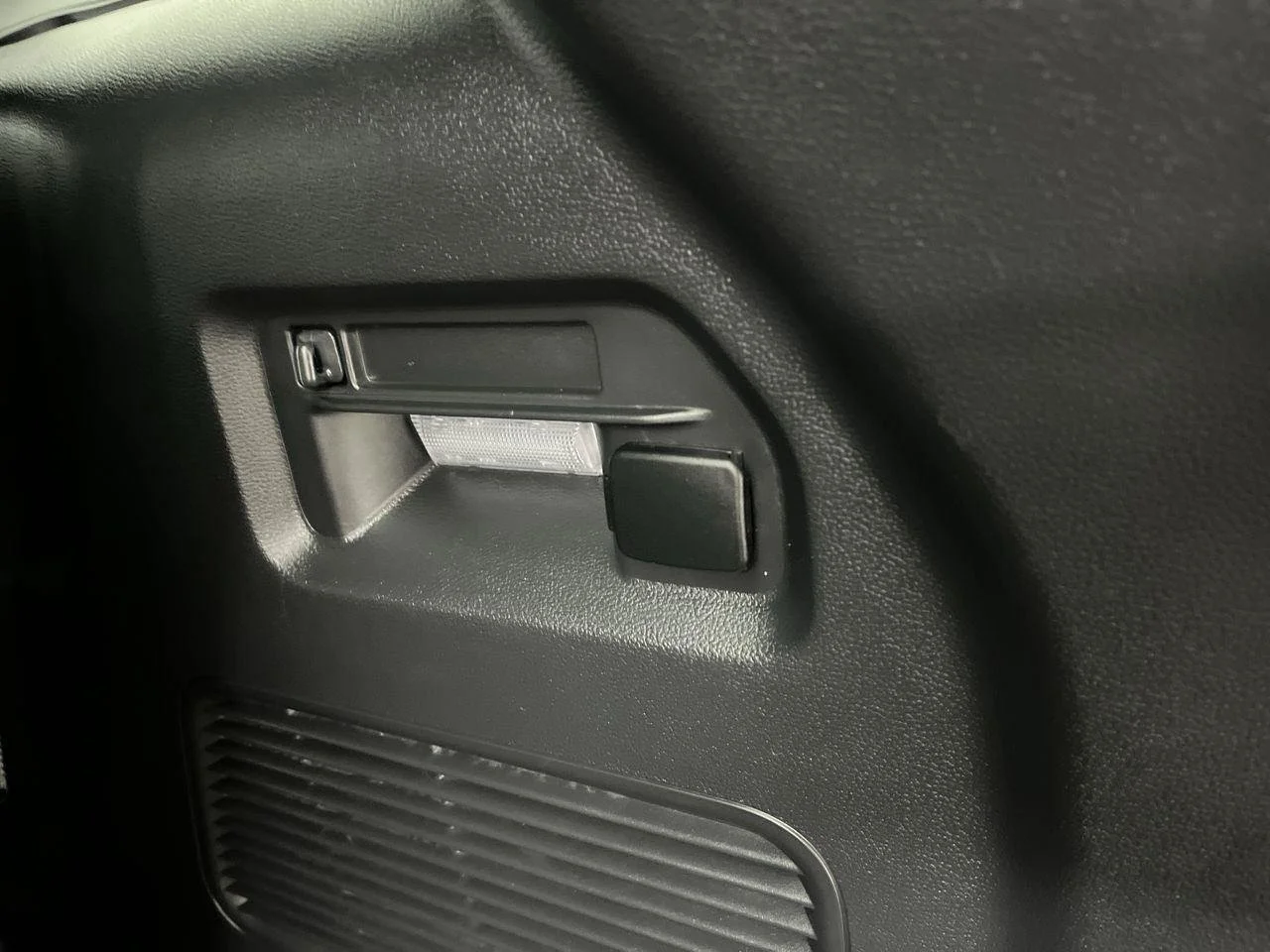 Used 2025 Gray Ford ST-Line image 32