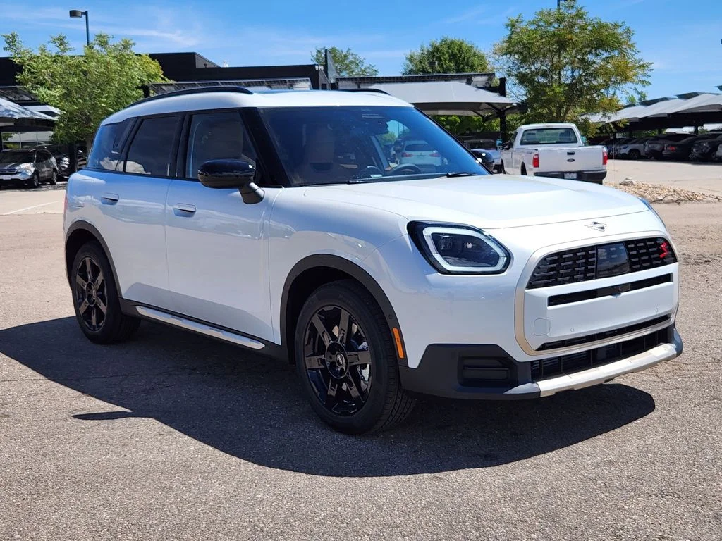 New 2027 Nanuq White Metallic MINI Iconic image 5