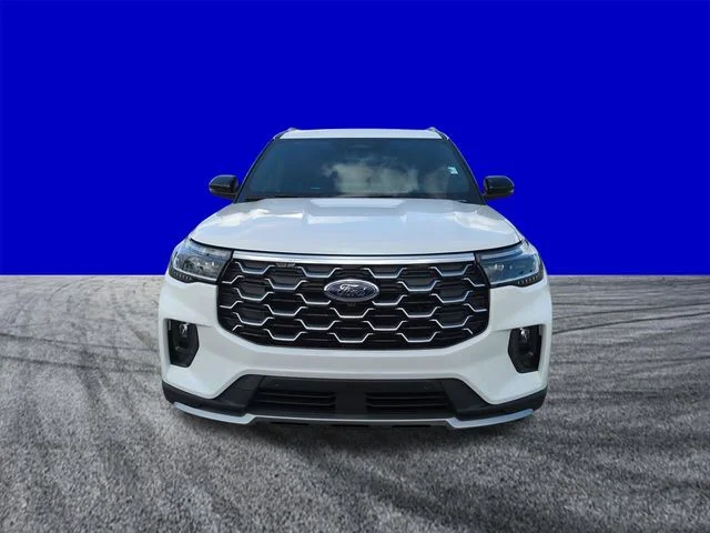 New 2026 Star White Metallic Tri-Coat Ford Platinum™ image 9