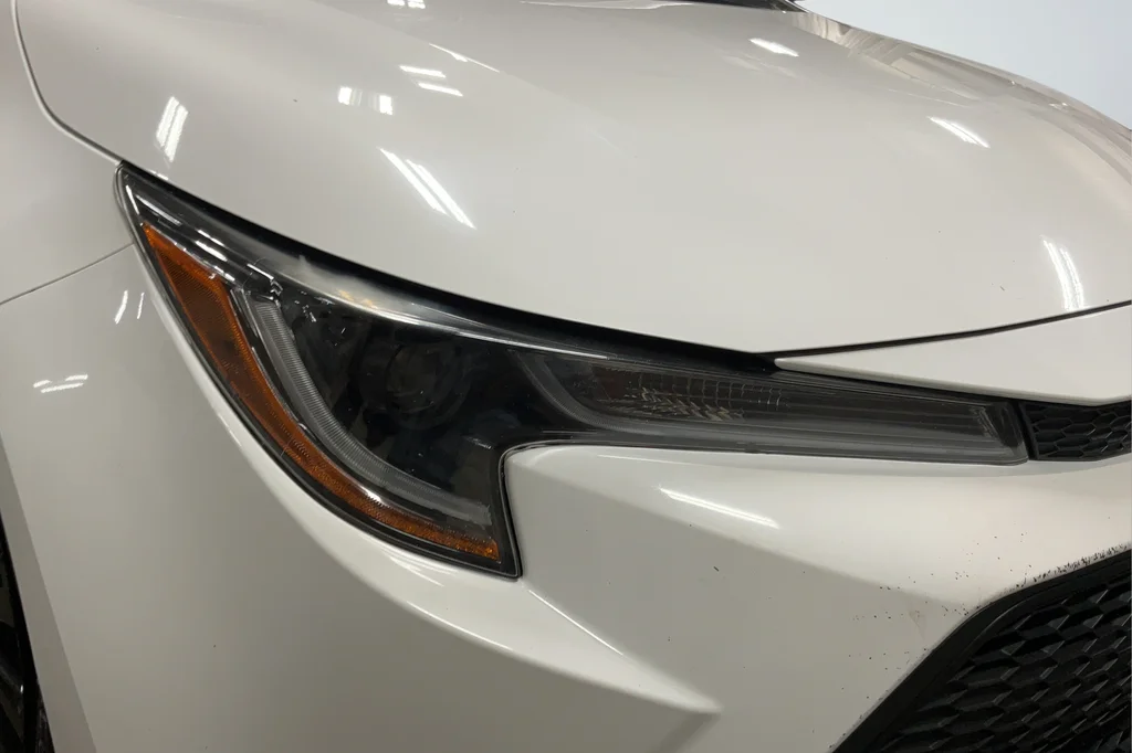 Used 2021 White Toyota LE image 30