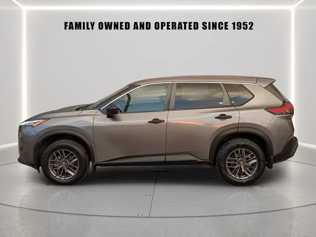 Used 2021 Gray Nissan S image 3