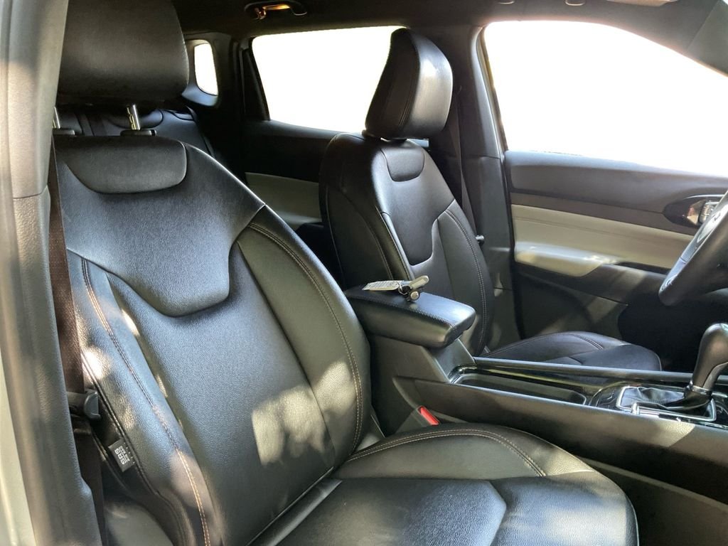 Used 2024 Silver Jeep Limited image 28
