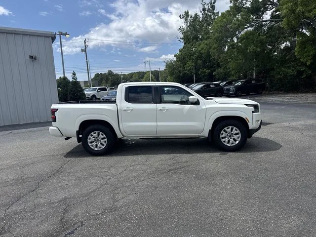 Used 2022 White Nissan SV image 4