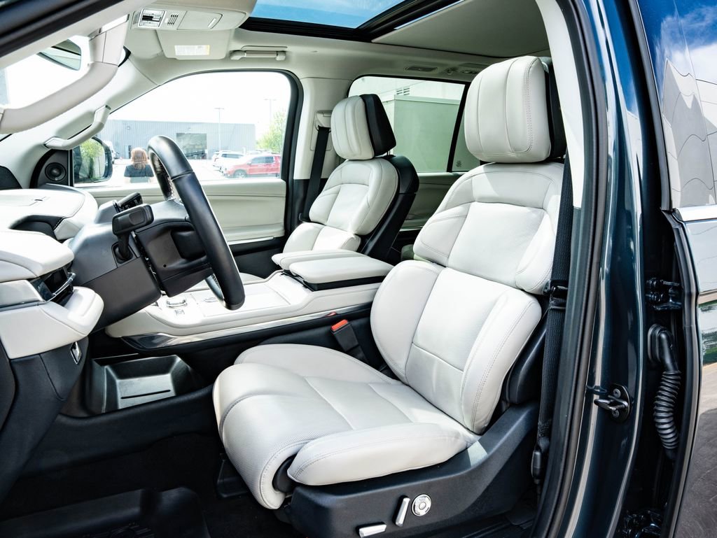Used 2025 Flight Blue Metallic Clearcoat Lincoln Reserve image 24