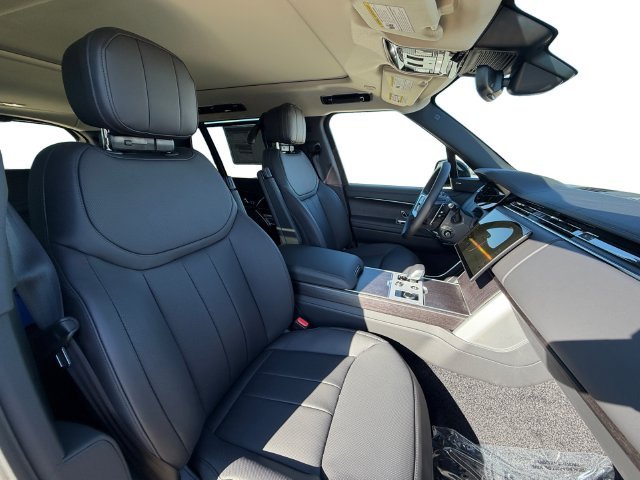 New 2027 Santorini Black Land Rover SE image 16