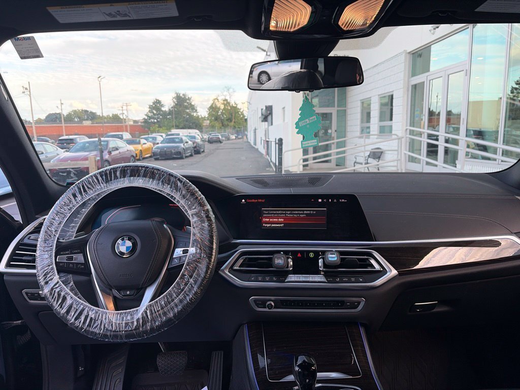 Used 2020 Black BMW xDrive40i image 11
