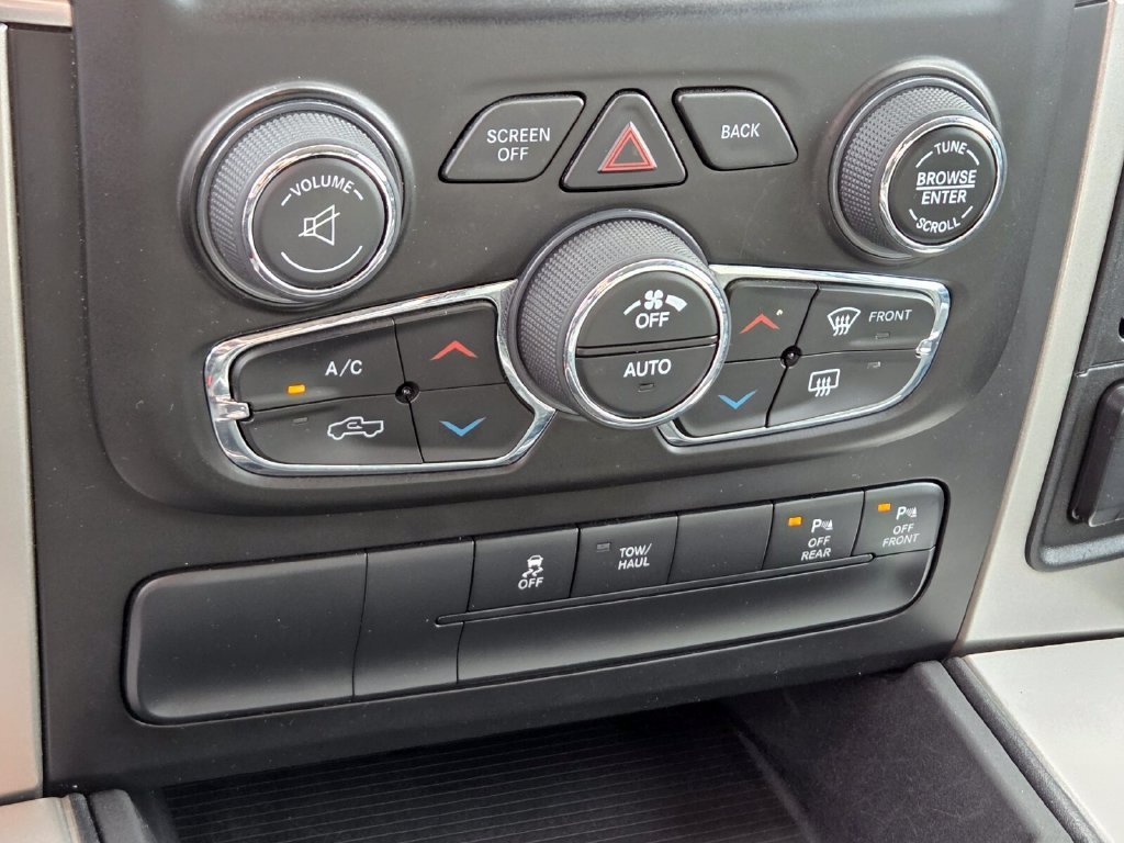 Used 2019 Silver Ram Big Horn image 30
