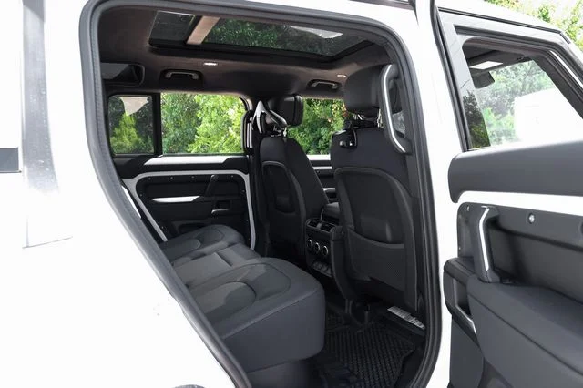 2025 Land Rover Defender V8 - Photo 48