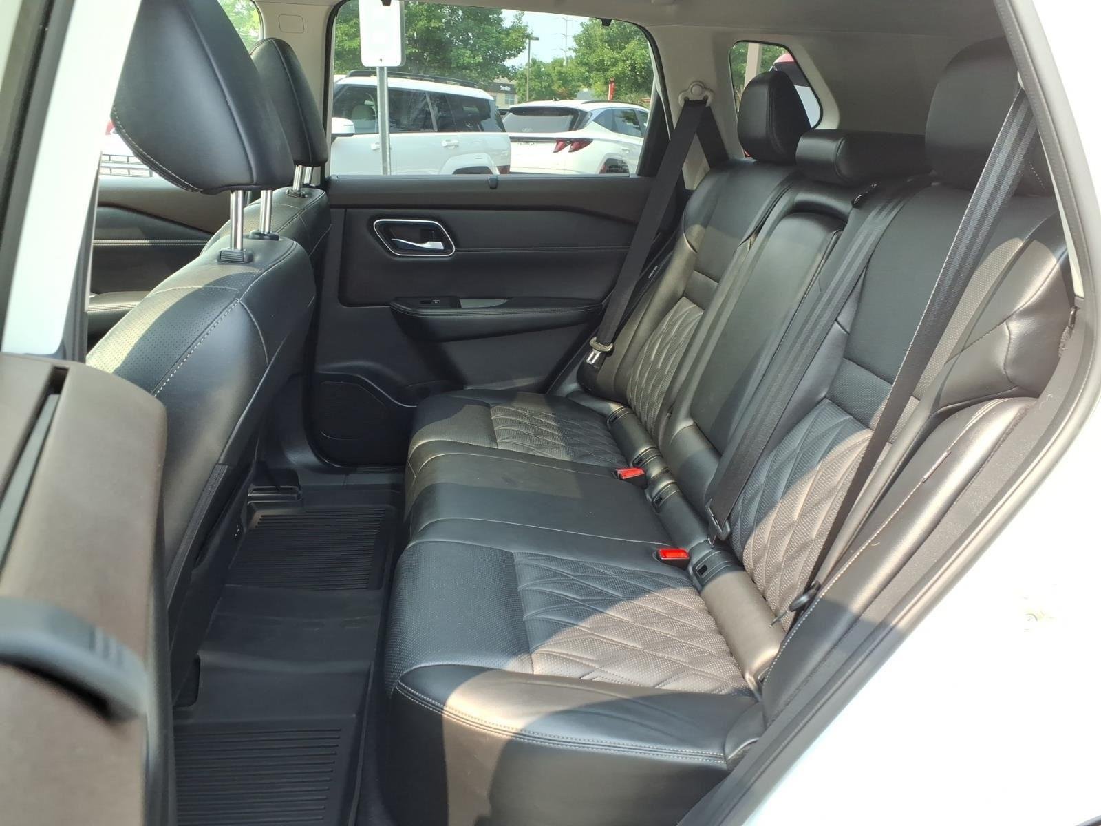 Used 2021 Pearl White Tricoat Nissan Platinum image 20