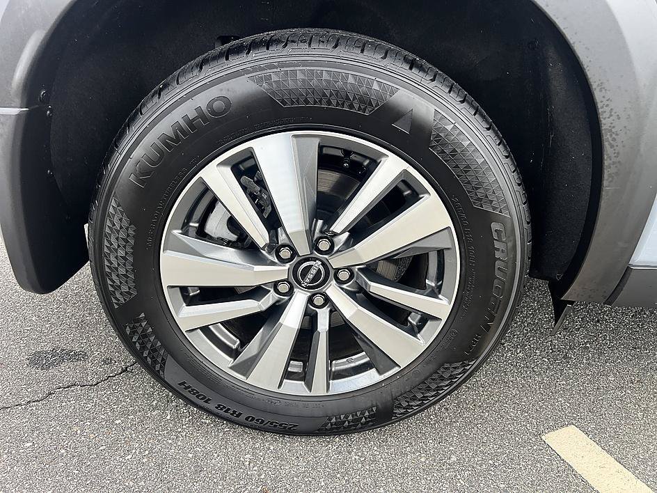 Certified Used 2025 Solid Gray/Super Black Nissan SL image 11