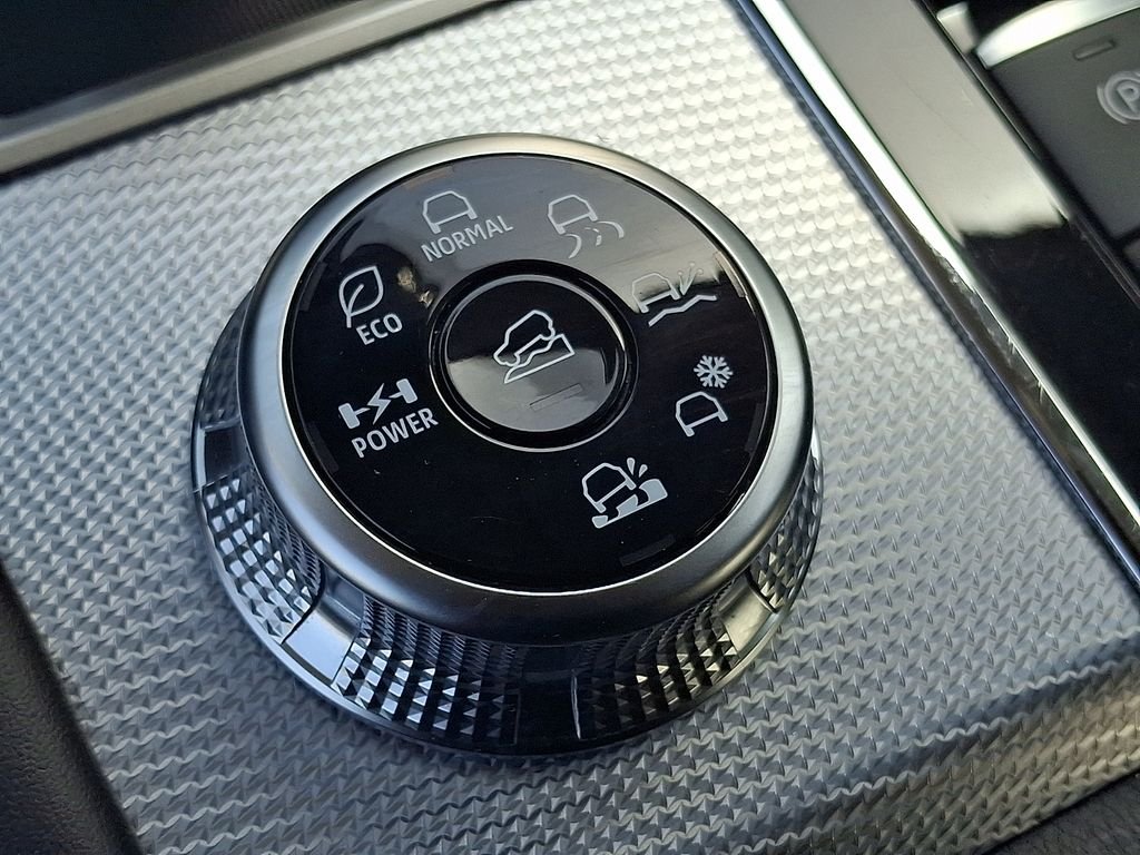 Used 2024 Silver Mitsubishi SEL image 25