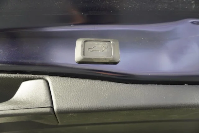 Used 2021 Blue Toyota XLE Premium image 38