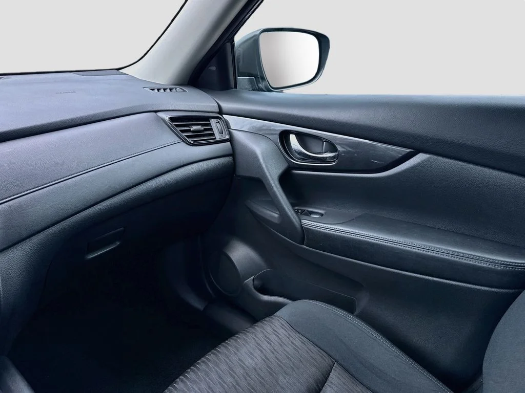 Used 2017 Blue Nissan SV image 27
