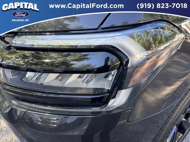 Used 2023  Ford Limited image 11
